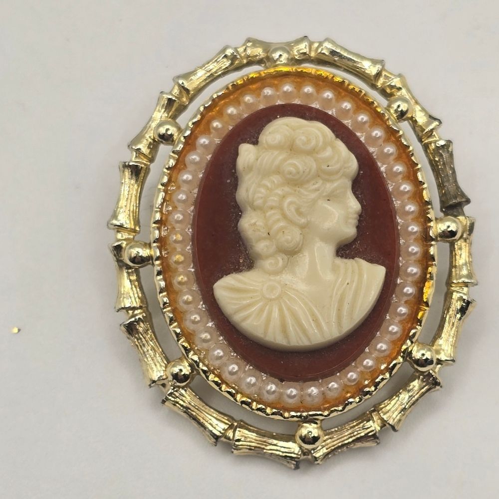 Vintage 30s Cameo Pin Brooch Brushed Gold Metallic Oval Bamboo Chunky